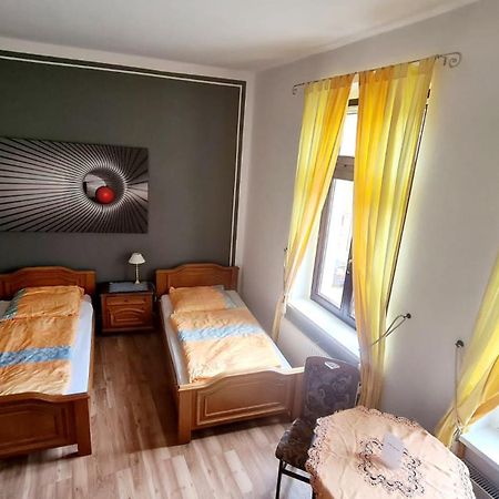 Hotel-Garni "Zum Loewen" Bad Freienwalde Dış mekan fotoğraf